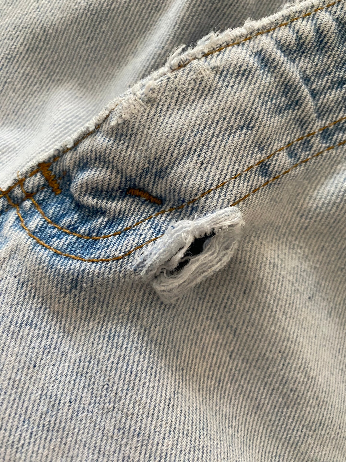 LEVI 550 DENIM SIZE 29”