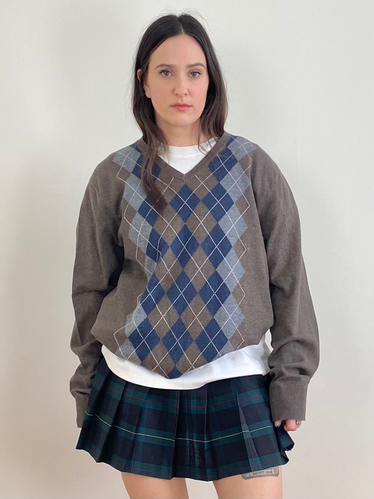 LIGHT GRAY ARGYLE SWEATER